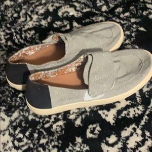 Adorable Velcro TOMS Sneakers ❤️